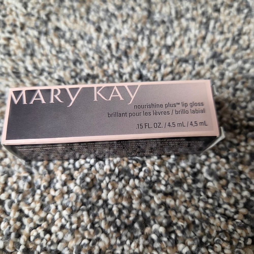 Mary Kay NouriShine Plus Lip Gloss Red Passion 047955 0.15 fl oz New in Box